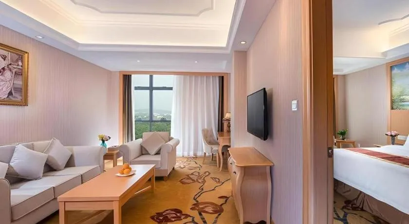 Bed in Vienna Hotel Shenzhen Pingdi Huancheng South Road