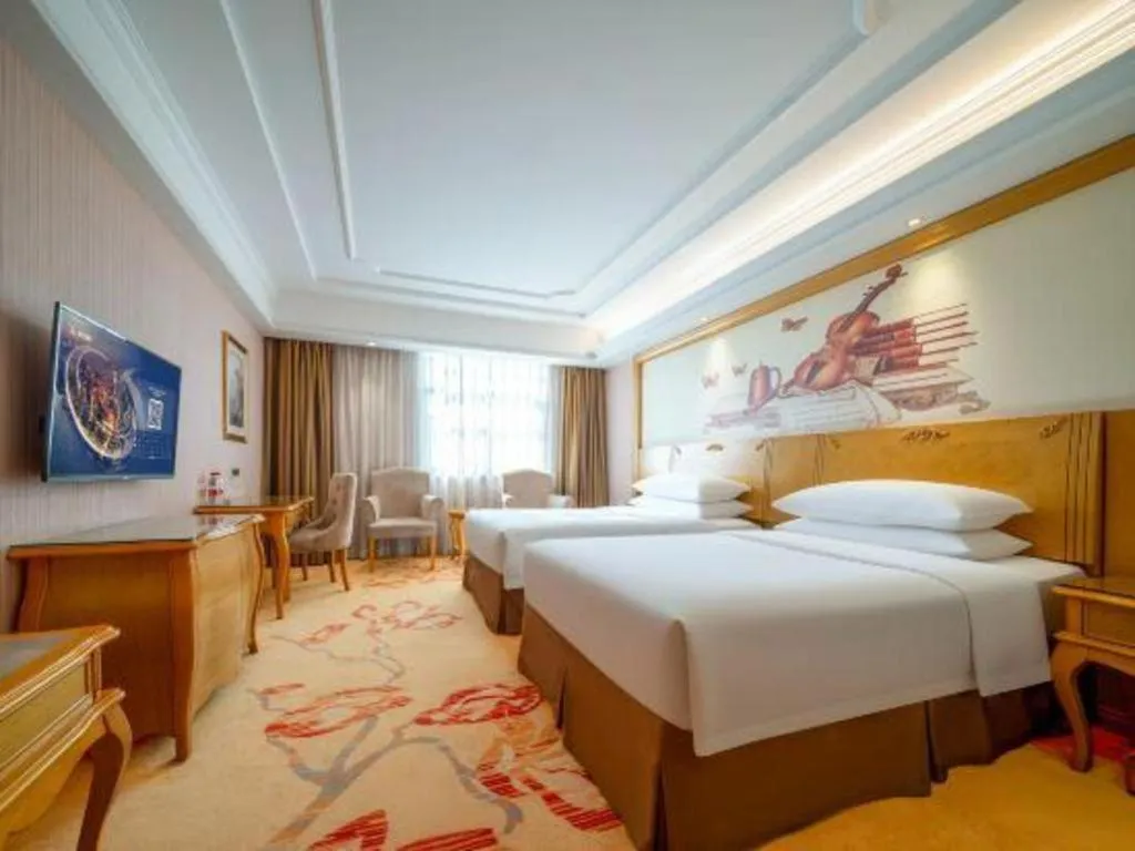 Bed in Vienna Hotel Shenzhen Pingdi Huancheng South Road