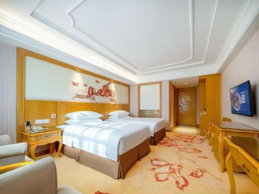 Bed in Vienna Hotel Shenzhen Pingdi Huancheng South Road