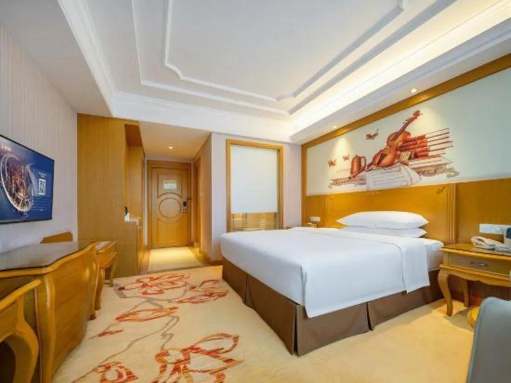 Bed in Vienna Hotel Shenzhen Pingdi Huancheng South Road