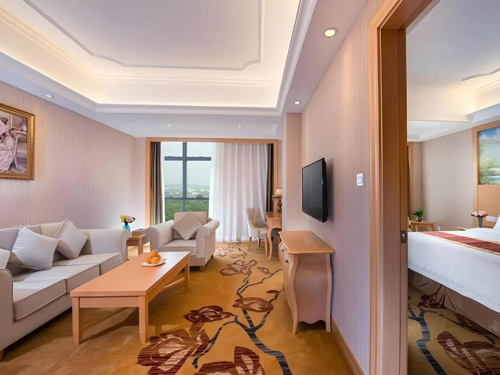 Bed in Vienna Hotel Shenzhen Pingdi Huancheng South Road