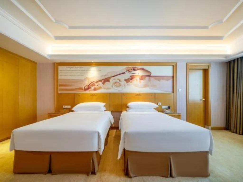 Bed in Vienna Hotel Shenzhen Pingdi Huancheng South Road