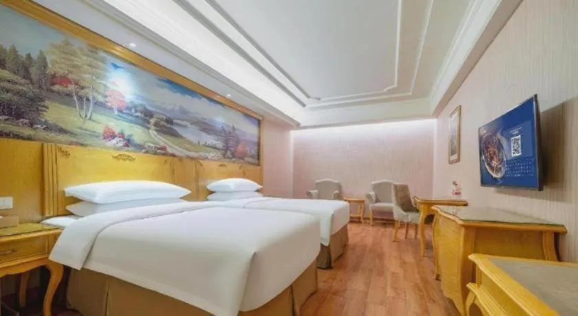 Bed in Vienna Hotel Shenzhen Pingdi Huancheng South Road