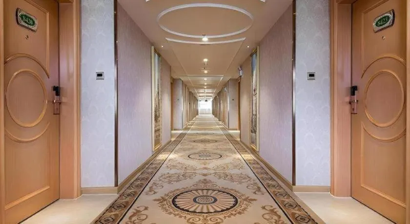 Vienna Hotel Shenzhen Pingdi Huancheng South Road