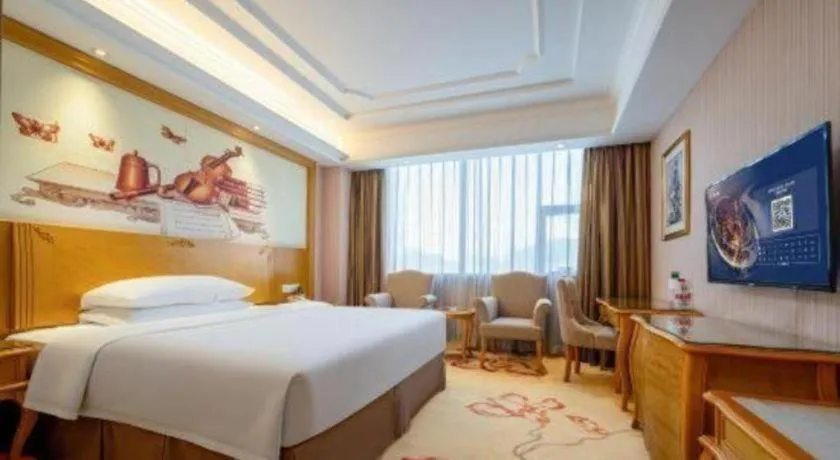 Bed in Vienna Hotel Shenzhen Pingdi Huancheng South Road