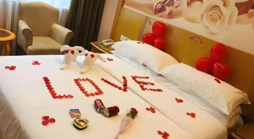 Bed in Vienna Hotel Shenzhen Pingdi Huancheng South Road