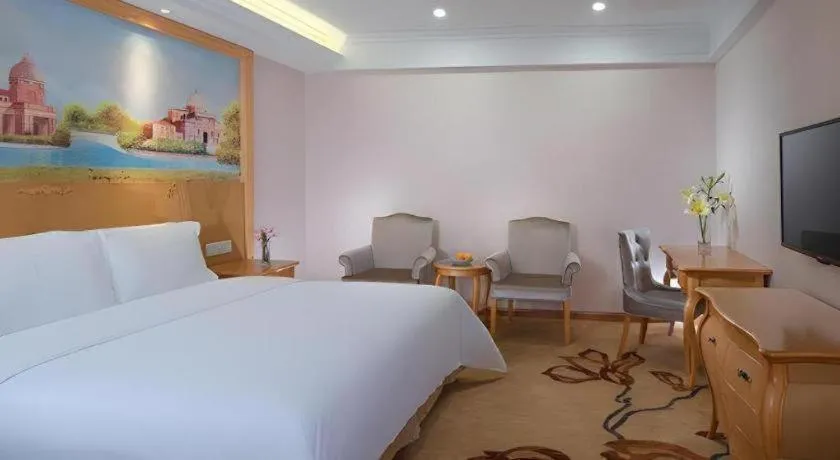 Bed in Vienna Hotel Shenzhen Pingdi Huancheng South Road