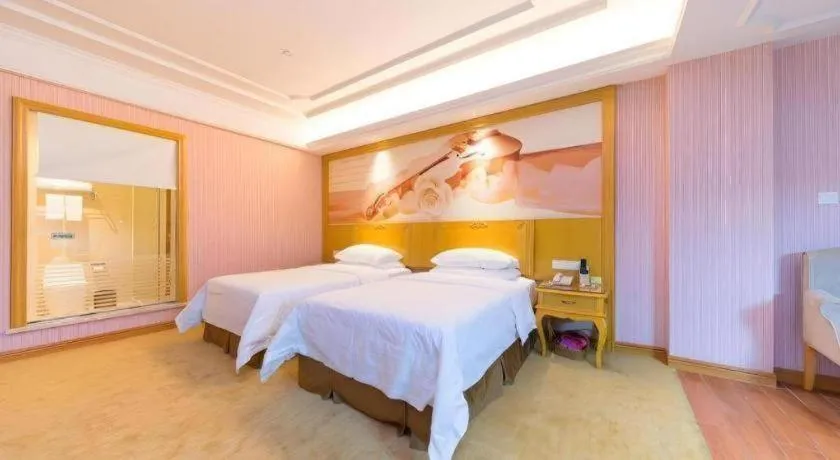 Bed in Vienna Hotel Shenzhen Pingdi Huancheng South Road