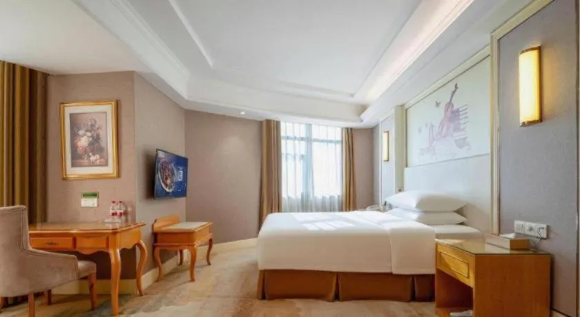 Bed in Vienna Hotel Shenzhen Pingdi Huancheng South Road