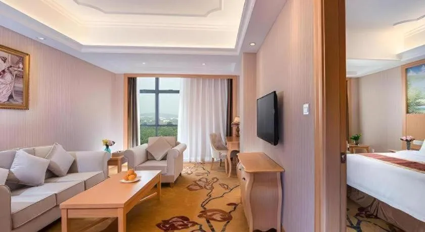 Bed in Vienna Hotel Shenzhen Pingdi Huancheng South Road