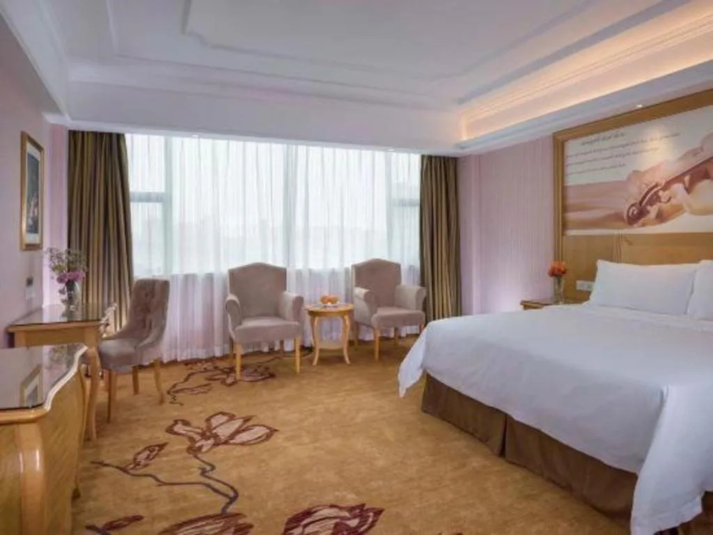 Bed in Vienna Hotel Shenzhen Pingdi Huancheng South Road