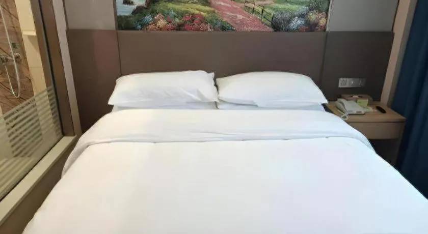 Bed in Vienna Hotel Shandong Qingdao Taidong Pijiu Street Liaoning Road
