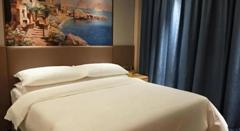 Bed in Vienna Hotel Shandong Qingdao Taidong Pijiu Street Liaoning Road