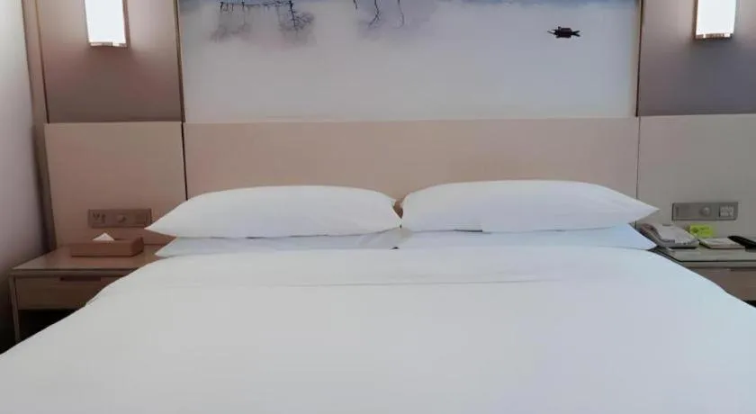 Bed in Vienna Hotel Hunan Huaihua Xupu Wanda Plaza