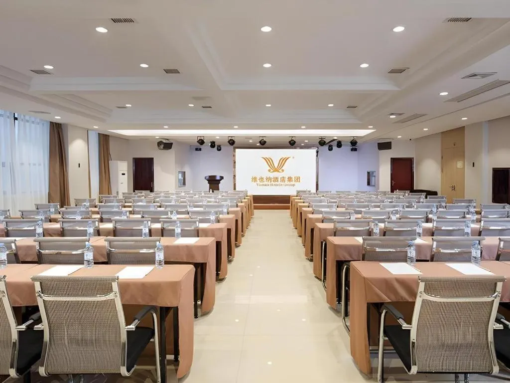 Vienna Hotel Hunan Huaihua Xupu Wanda Plaza