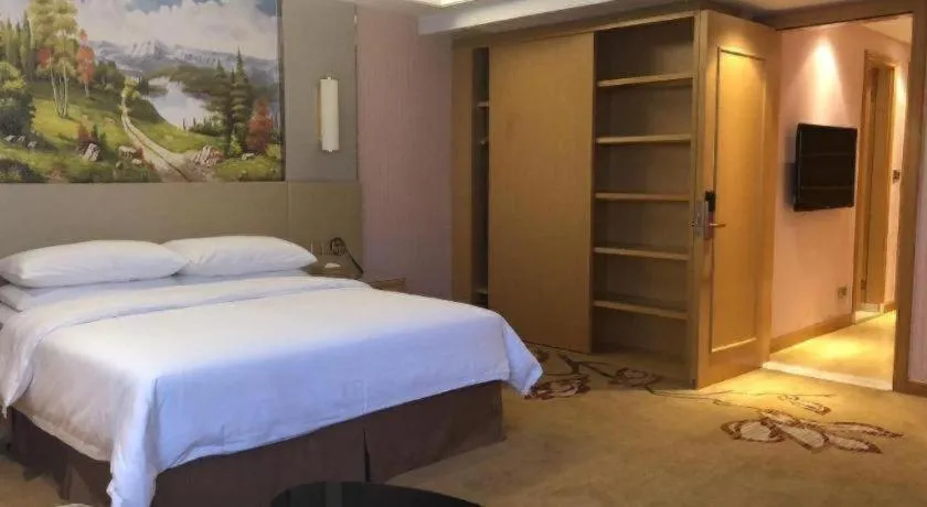 Bed in Vienna Hotel Shandong Qufu Sankong Landscape