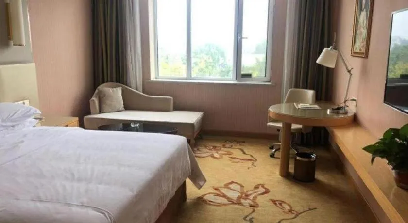 Bed in Vienna Hotel Shandong Qufu Sankong Landscape