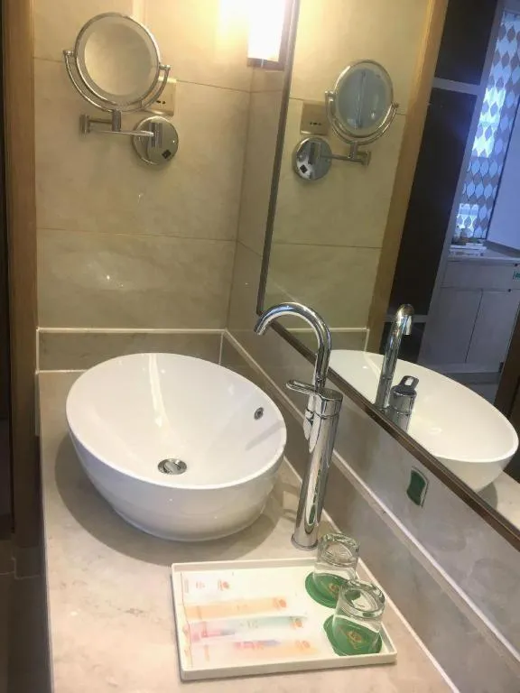 Vienna Hotel Shaanxi Hanzhong Central Square High-Speed Railway Station