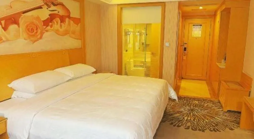 Bed in Vienna Hotel Guangzhou North Station Huaguoshan Metro Station