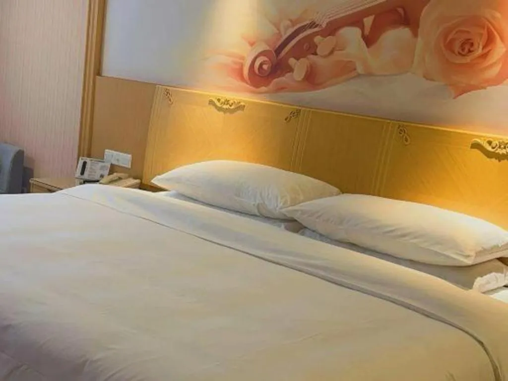 Bed in Vienna Hotel Guangzhou North Station Huaguoshan Metro Station