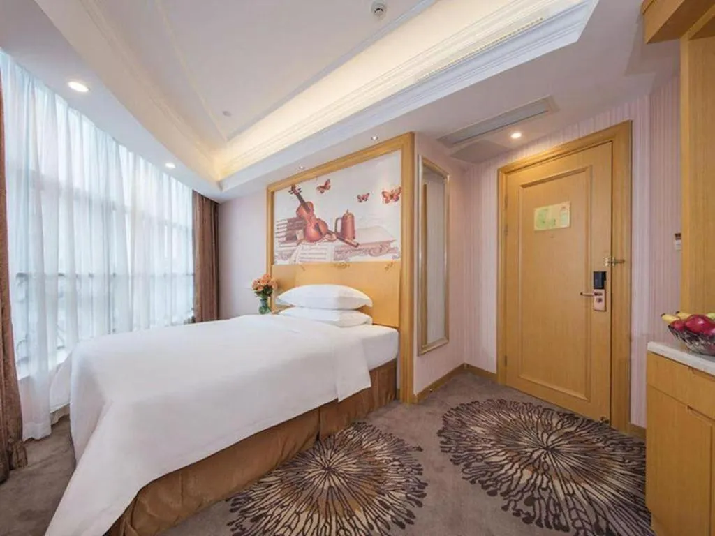 Bed in Vienna Hotel Guangzhou North Station Huaguoshan Metro Station