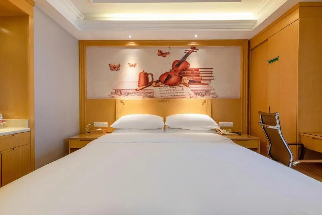 Bed in Vienna Hotel Guangzhou North Station Huaguoshan Metro Station