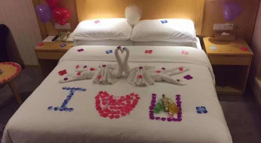 Bed in Vienna Hotel Guangzhou North Station Huaguoshan Metro Station