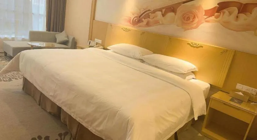 Bed in Vienna Hotel Guangzhou North Station Huaguoshan Metro Station
