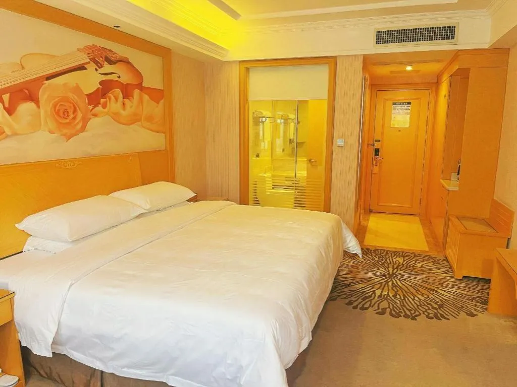 Bed in Vienna Hotel Guangzhou North Station Huaguoshan Metro Station