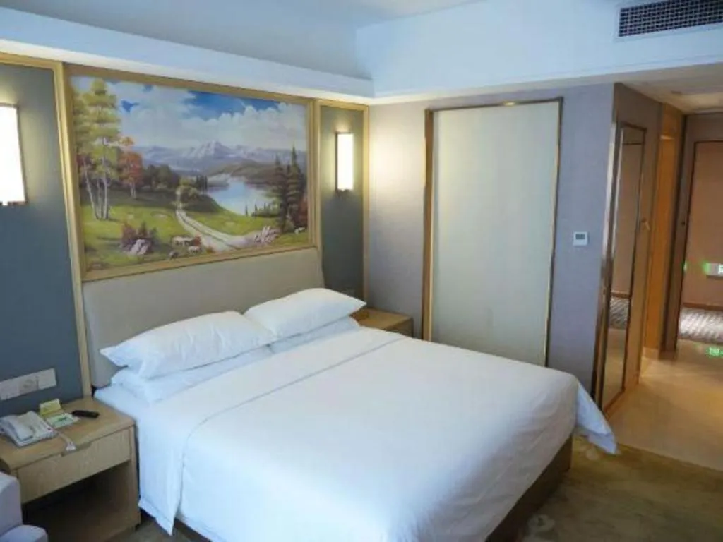 Bed in Vienna Hotel Guangdong Zhongshan South Area Passenger Station