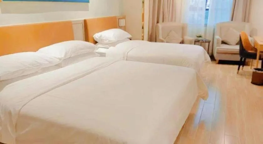 Bed in Vienna Hotel Guangdong Foshan Shunde Longjiang Material City