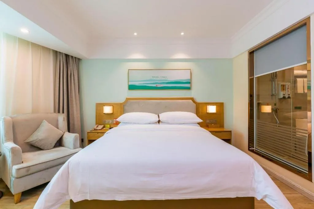 Bed in Vienna Hotel Guangdong Foshan Shunde Longjiang Material City