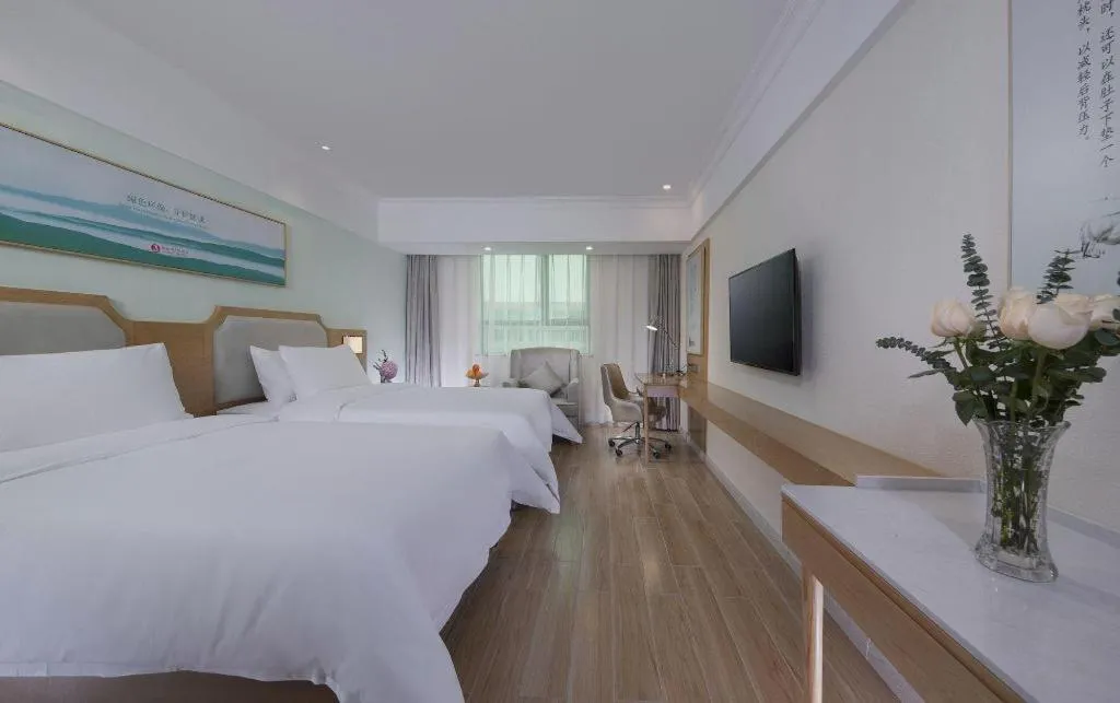 Bed in Vienna Hotel Guangdong Foshan Shunde Longjiang Material City