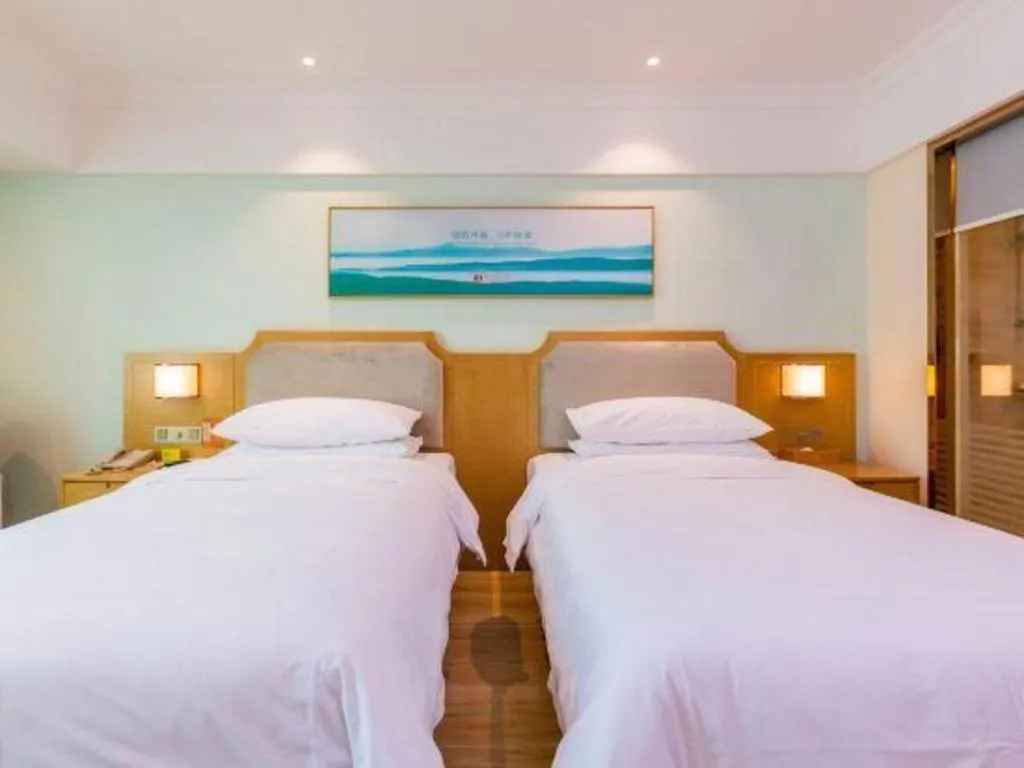 Bed in Vienna Hotel Guangdong Foshan Shunde Longjiang Material City