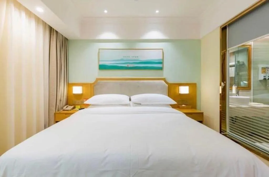 Bed in Vienna Hotel Guangdong Foshan Shunde Longjiang Material City