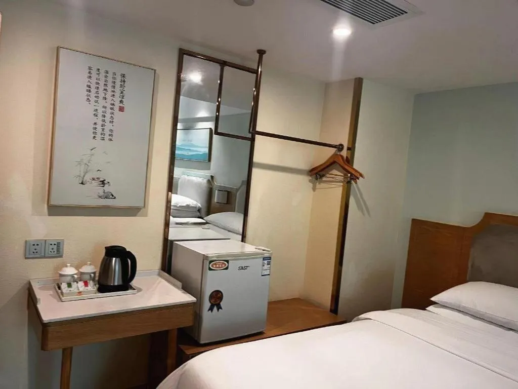 Bed in Vienna Hotel Guangdong Foshan Shunde Longjiang Material City