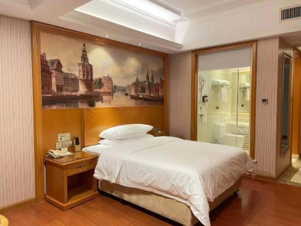 Bed in Vienna Hotel Ganzhou Economic Development Zone 1st Hospital West High-Speed Railway Station