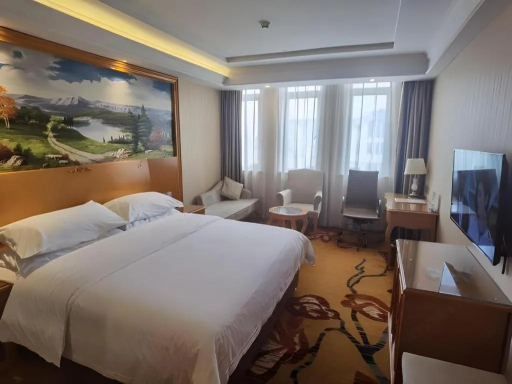 Bed in Vienna Hotel Shanghai Hongqiao National Exhibition Cente Sijing Metro Station