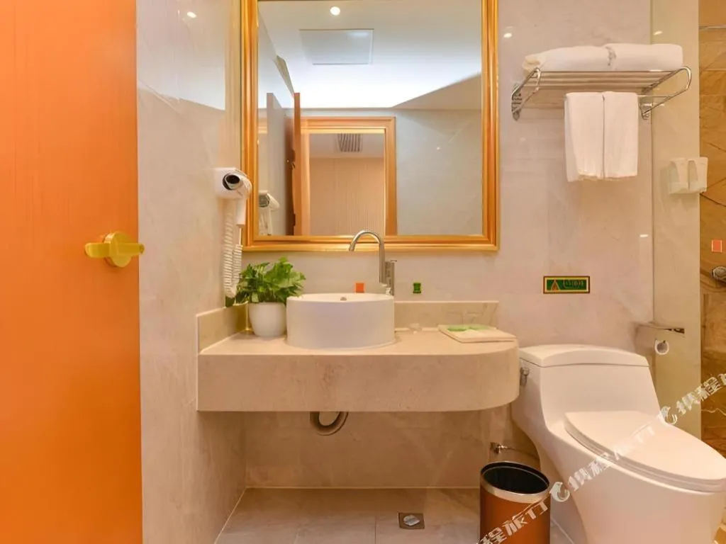 Vienna Hotel Shanghai Hongqiao National Exhibition Cente Sijing Metro Station