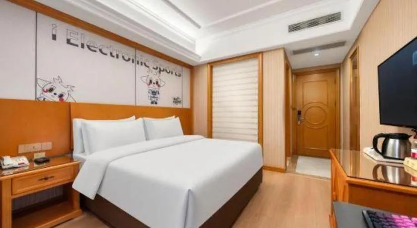 Bed in Vienna Hotel Shanghai Hongqiao National Exhibition Cente Sijing Metro Station