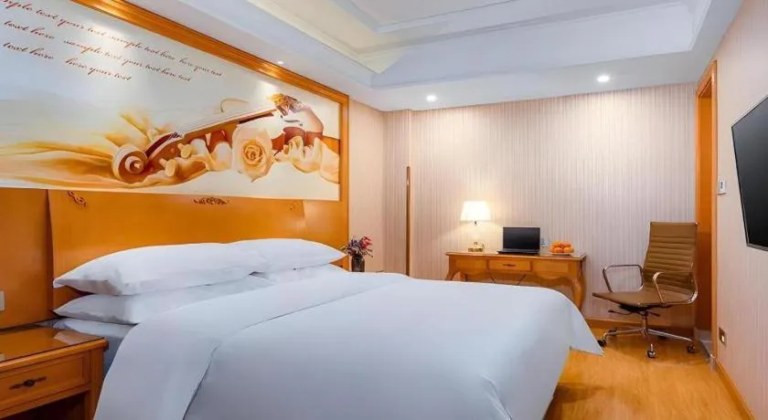 Bed in Vienna Hotel Shanghai Hongqiao National Exhibition Cente Sijing Metro Station