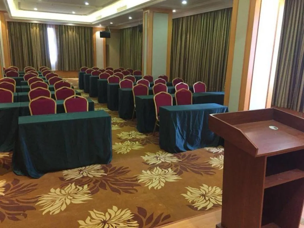 Vienna Hotel Guangdong Shaoguan Renhua Danxiashan County Center