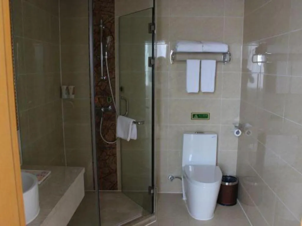 Vienna Hotel Guangdong Zhaoqing Sihui Center Jade Expo Market