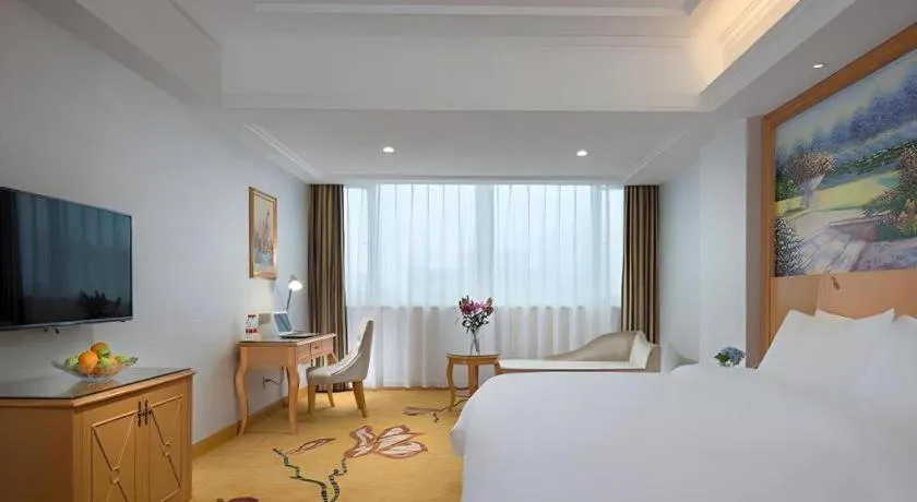 Bed in Vienna Hotel Guangdong Zhaoqing Sihui Center Jade Expo Market