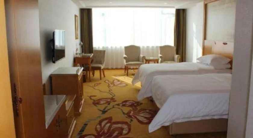 Bed in Vienna Hotel Guangdong Zhaoqing Sihui Center Jade Expo Market