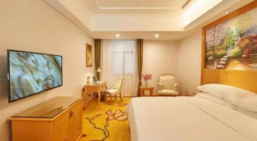 Bed in Vienna Hotel Guangdong Zhaoqing Sihui Center Jade Expo Market