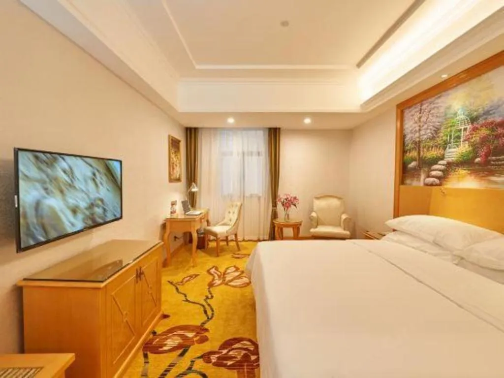 Bed in Vienna Hotel Guangdong Zhaoqing Sihui Center Jade Expo Market