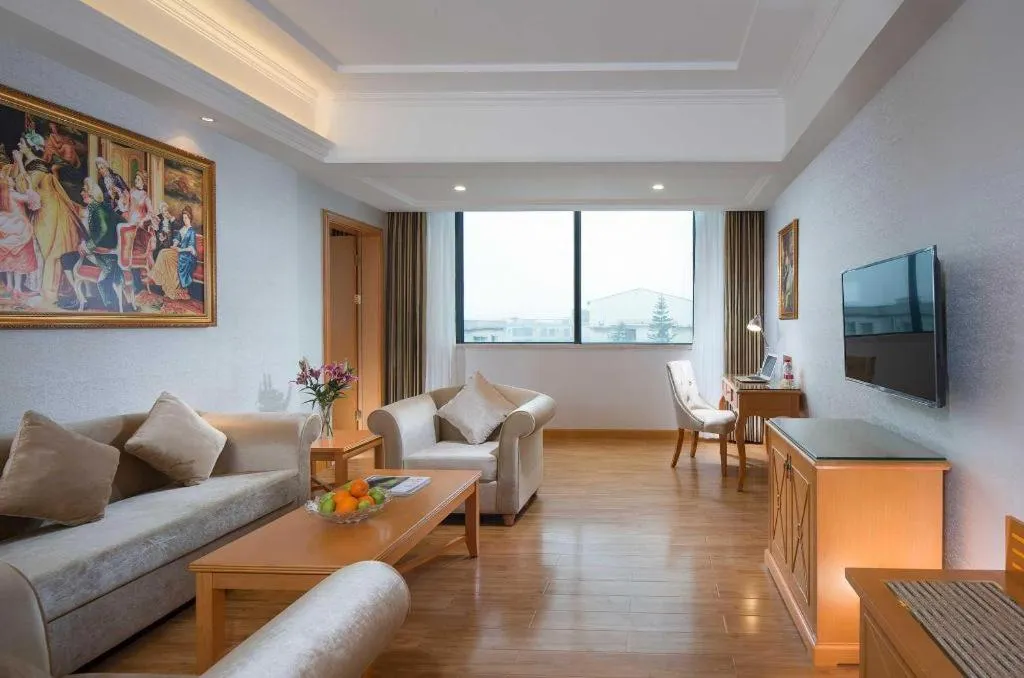 Vienna Hotel Guangdong Zhaoqing Sihui Center Jade Expo Market