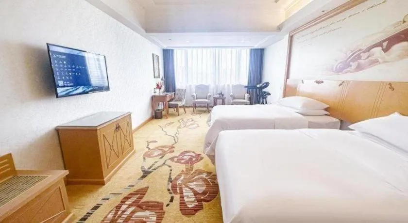 Bed in Vienna Hotel Guangdong Zhaoqing Sihui Center Jade Expo Market