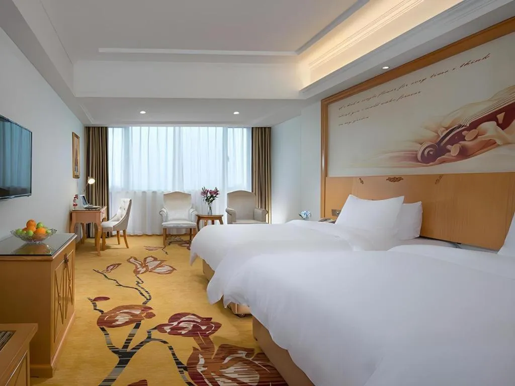 Bed in Vienna Hotel Guangdong Zhaoqing Sihui Center Jade Expo Market